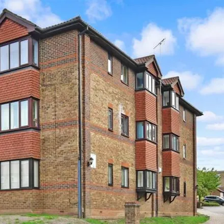 Buy this 1 bed apartment on 42-46 Benhill Wood Road in London, SM1 4HD