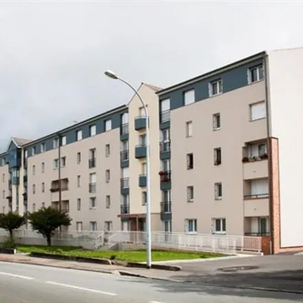 Rent this 3 bed apartment on 15 bis Place du Général de Gaulle in 35500 Vitré, France