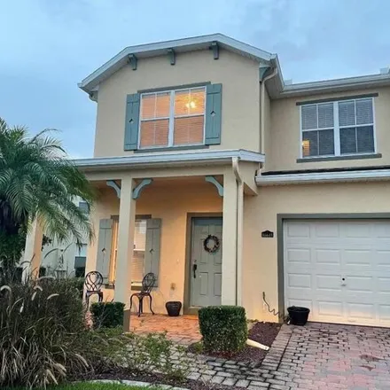 Buy this 5 bed townhouse on 901 Cedar Crest Drive in Orange County, FL 32828