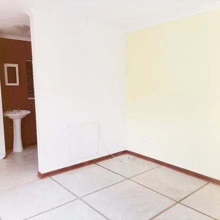 Rent this 3 bed apartment on 12th Street in Greymont, Johannesburg