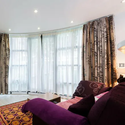 Image 3 - Horsley Court, Montaigne Close, London, SW1P 4BF, United Kingdom - Townhouse for sale