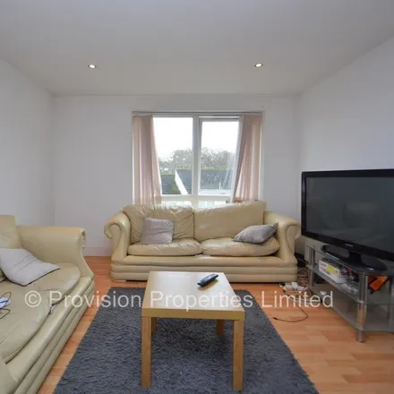 Rent this 3 bed apartment on Holborn Approach in Leeds, LS6 2PD