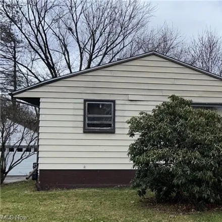 Buy this 3 bed house on 27 Eliot Lane in Youngstown, OH 44505