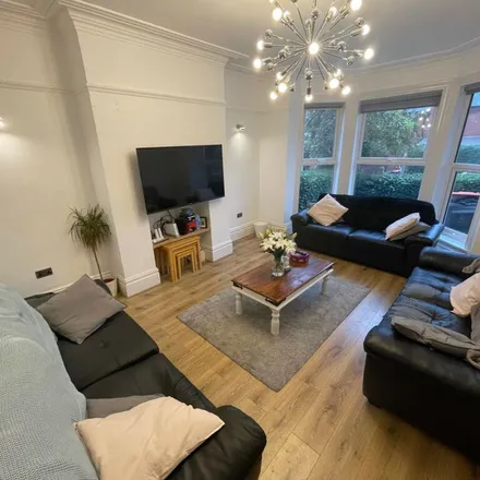 Rent this 6 bed apartment on Ash Grove in Leeds, LS6 1HB