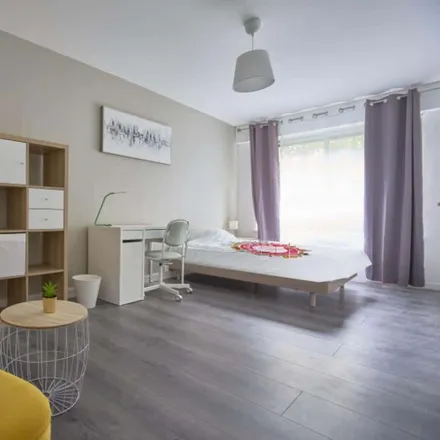 Rent this 1 bed room on 12 Allée des Tuileries in 59000 Lille, France