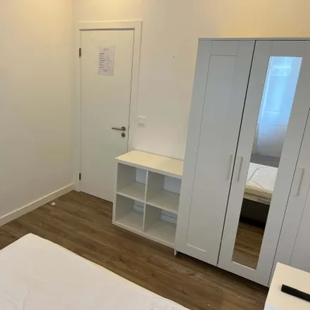Rent this 4 bed room on Junta de Freguesia da Pontinha in Avenida 25 de Abril, Odivelas