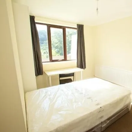 Rent this 6 bed duplex on 2-20 Rokeby Gardens in Leeds, LS6 3JZ
