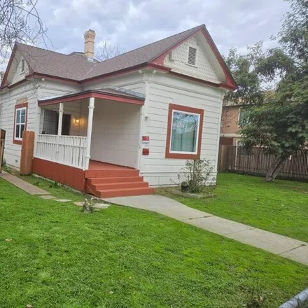 Buy this 3 bed house on 1466 East McKenzie Avenue in Fresno, CA 93701