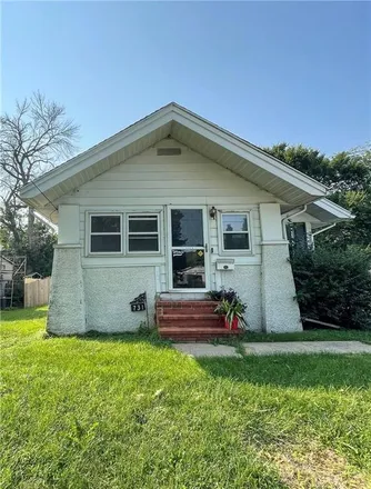 Buy this 5 bed house on 731 Boyd Street in Des Moines, IA 50316