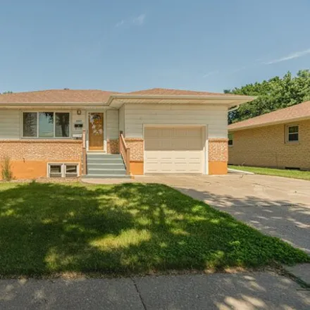 Buy this 4 bed house on 2202 E Rosser Ave in Bismarck, North Dakota