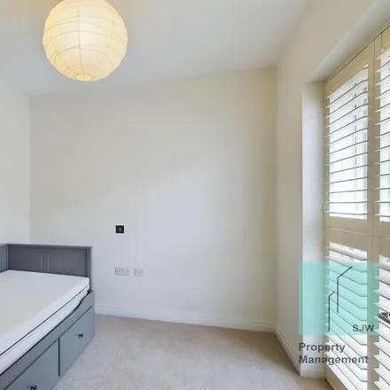 Image 9 - Twickenham Junction Rough, London, TW2 7SD, United Kingdom - Townhouse for rent