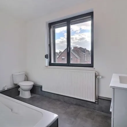 Image 5 - Rue de la Belle-Vue 94, 6001 Charleroi, Belgium - Apartment for rent