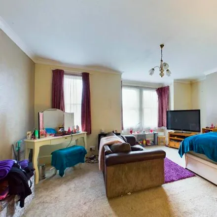 Image 3 - Shakespeare Road, Worthing, BN11 4AS, United Kingdom - Apartment for sale