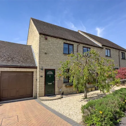 Rent this 2 bed house on Rissington Drive in Witney, OX28 5FG