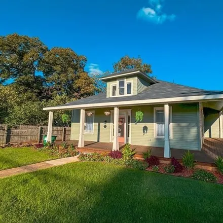 Buy this 4 bed house on 115 East Reagan Street in Palestine, TX 75801