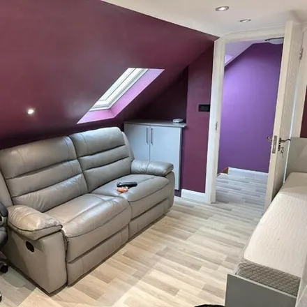 Rent this 5 bed duplex on Alderney Avenue in London, TW5 0QL