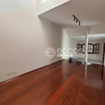 Buy this 3 bed house on Rua Indianópolis in Martins, Uberlândia - MG