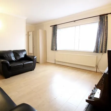 Image 1 - Ambassador Close, London, TW3 3DW, United Kingdom - Apartment for rent