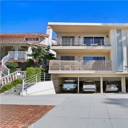 Buy this 17 bed house on 19th Court in Santa Monica, CA 90292
