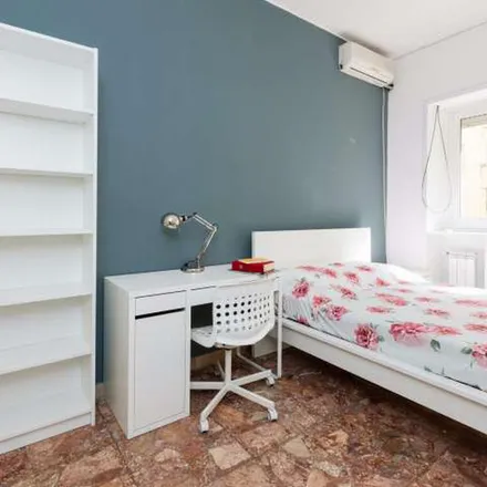 Rent this 6 bed apartment on Lungotevere fitness in Lungotevere degli Artigiani 16, 00153 Rome RM