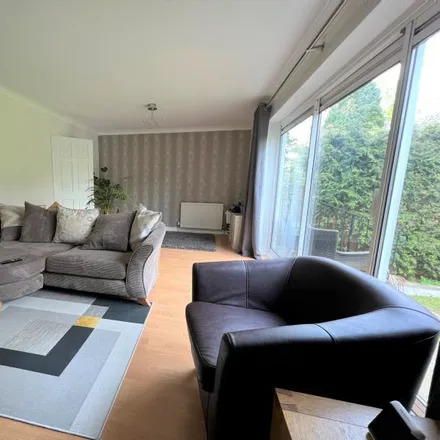 Image 2 - Gloucester Drive, Hythe End, TW18 4TY, United Kingdom - House for rent