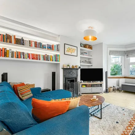 Rent this 3 bed townhouse on Wateville Road in London, N17 7PT