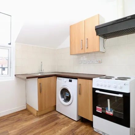 Image 3 - Foulser Road, London, SW17 8UE, United Kingdom - Apartment for rent