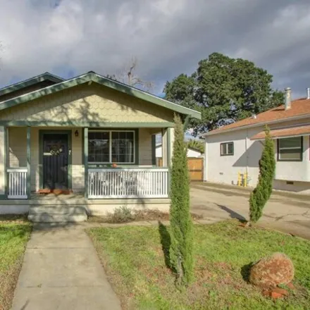 Buy this 3 bed house on 10th Avenue 11th Avenue Alley in Sacramento, CA 95820