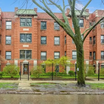 Rent this 2 bed condo on 7001-7017 North Wolcott Avenue in Chicago, IL 60626