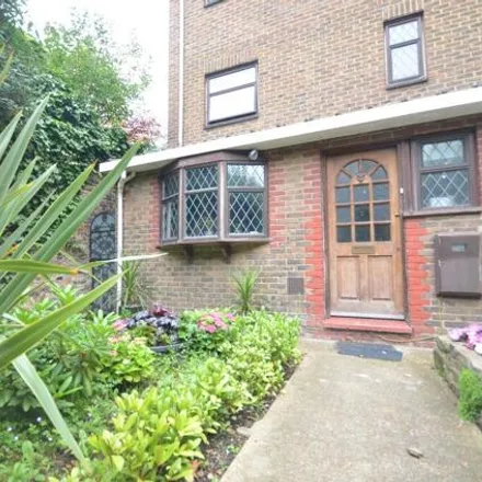 Image 5 - Westferry Road, London, London, E14 - House for rent