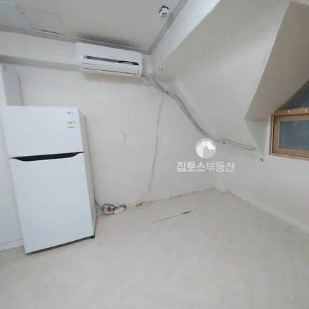 Rent this studio apartment on 서울특별시 강남구 청담동 62-10