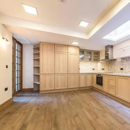 Image 7 - Delegation of the European Union, 32 Smith Square, Westminster, London, SW1P 3EU, United Kingdom - Townhouse for sale