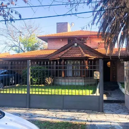 Rent this 4 bed house on Calle 528 1871 in Partido de La Plata, 1900 Tolosa