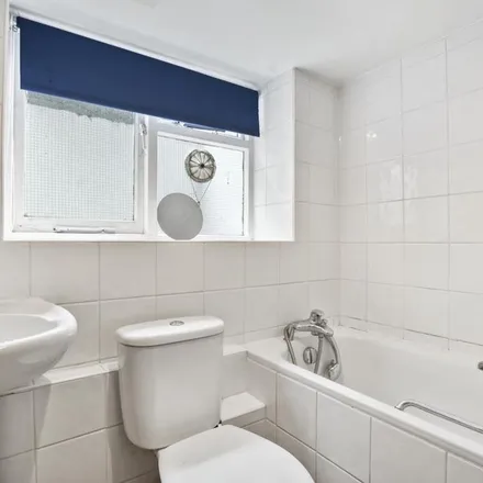 Rent this 1 bed apartment on 17a Church Crescent in London, N10 3NA