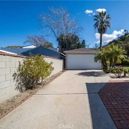 Image 6 - 8226 Glencrest Drive, Los Angeles, CA 91352, USA - House for sale