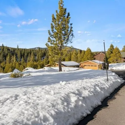Buy this 2 bed house on 13443 Hillside Drive in Truckee, CA 96161