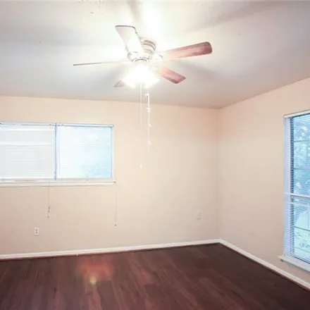 Image 7 - 9415 Hollock Street, East Haven, Houston, TX 77075, USA - Apartment for rent