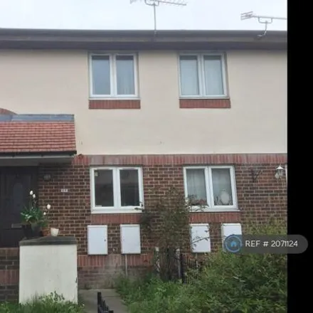 Rent this 3 bed townhouse on Chaucer Drive in London, SE1 5RG