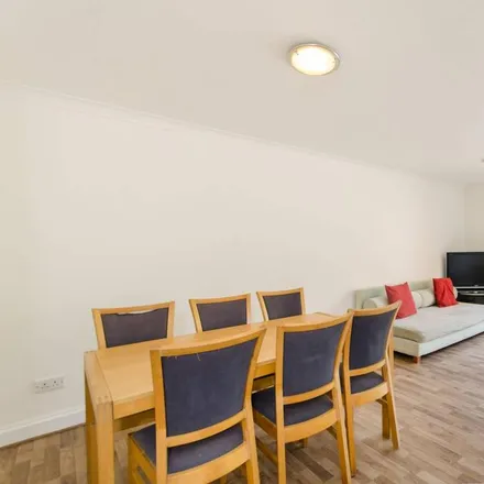 Rent this 2 bed apartment on Grey Friars in Roxborough Park, London