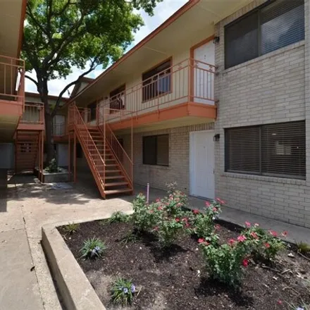 Rent this 1 bed apartment on 24 Hour Fitness in 9336 Westview Drive, Houston