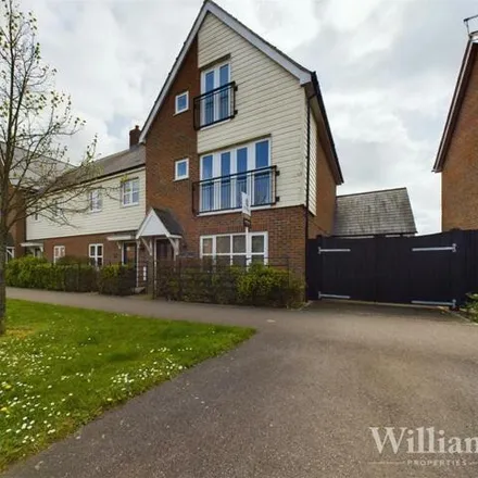 Buy this 3 bed townhouse on unnamed road in Buckinghamshire, HP18 0WQ