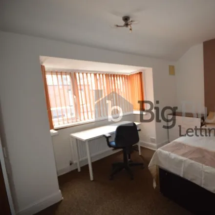 Image 9 - Back Manor Drive, Leeds, LS6 1GH, United Kingdom - Duplex for rent