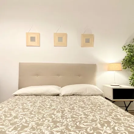 Rent this 5 bed apartment on Juntos in Calle Elcano / Elcano kalea, 29