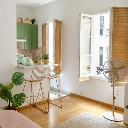 Image 2 - 28 Rue Catherine de La Rochefoucauld, 75009 Paris, France - Apartment for rent