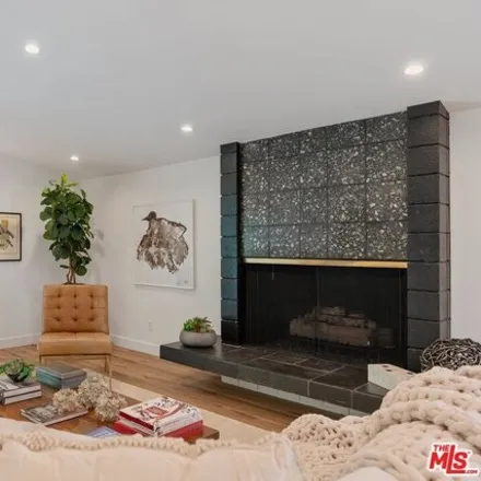 Image 7 - 5820 Wilkinson Avenue, Los Angeles, CA 91607, USA - House for sale