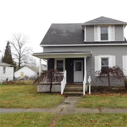 Buy this 3 bed house on 1421 Luckey Street in Fremont, OH 43420