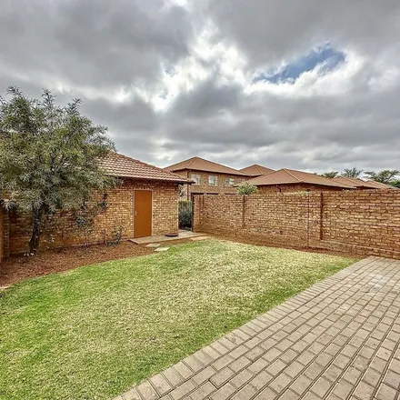 Image 6 - Carl Cronje Drive, Tyger Valley, Bellville, 7530, South Africa - Apartment for rent
