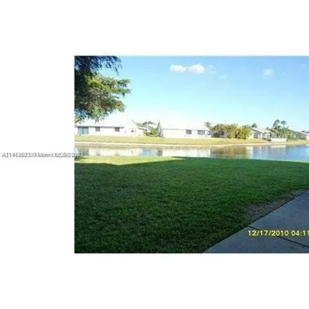 Image 3 - 7690 Westwood Drive, Tamarac, FL 33321, USA - Condo for sale