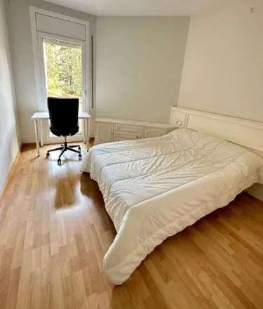 Rent this 5 bed room on Carrer del Trinquet in 16, 08034 Barcelona