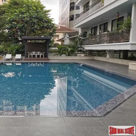 Rent this 4 bed apartment on The World Fellowship of Buddhist Associations in Soi Methi Niwet, Khlong Toei District